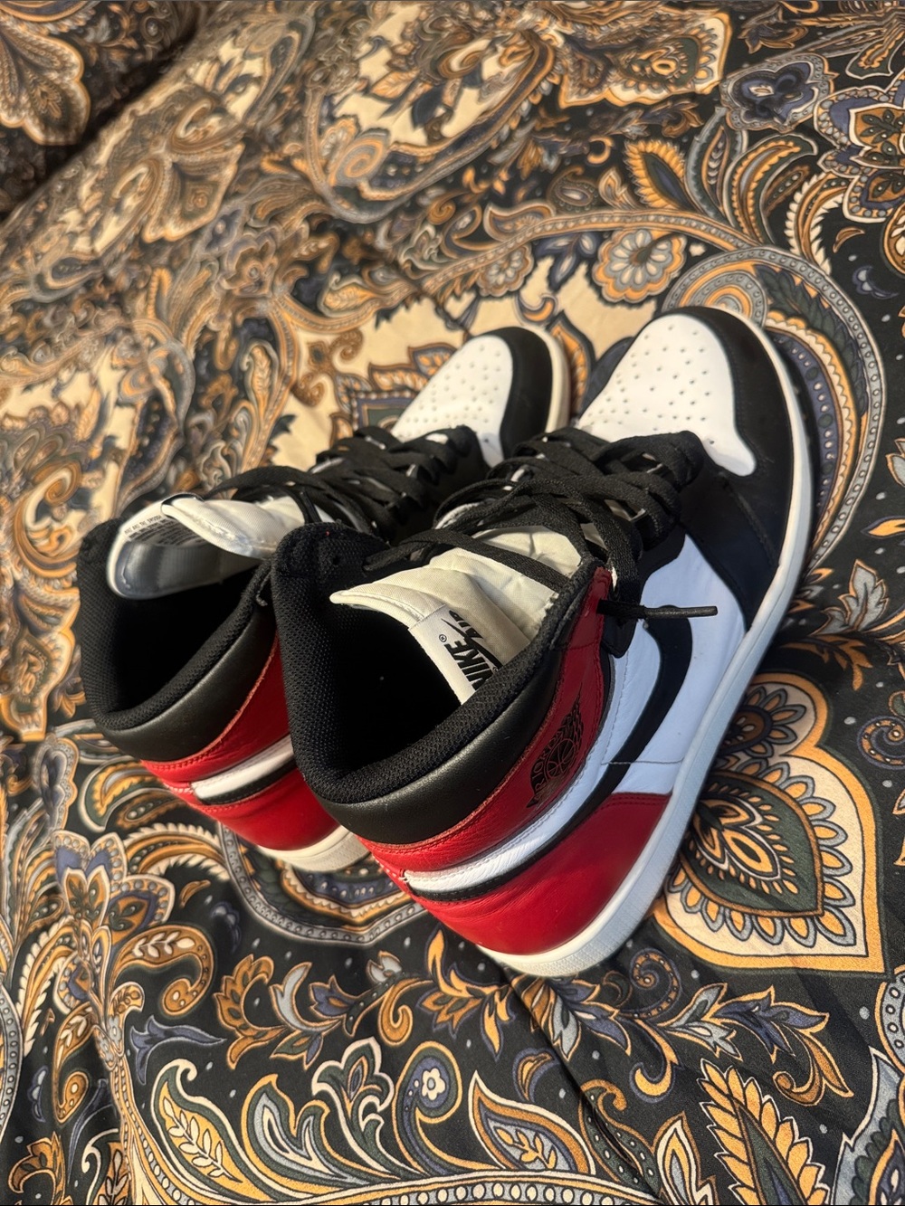 Nike Air Jordan 1 Retro High - Black/White/Red Sneakers